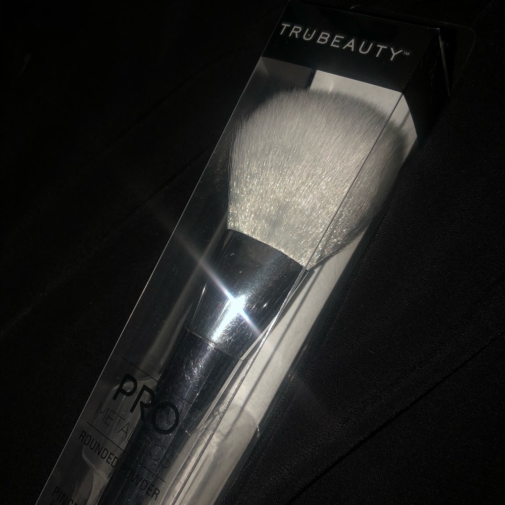 TruBeauty Rounded Powder Brush - Picture 2 of 3